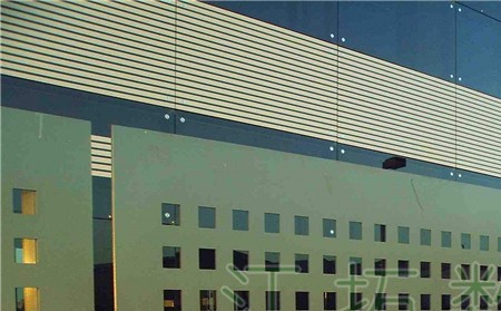 精密沖孔網(wǎng)建筑圍擋